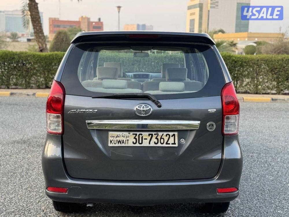تويوتا افانزا موديل 2015 بحاله ممتازه جدا5
