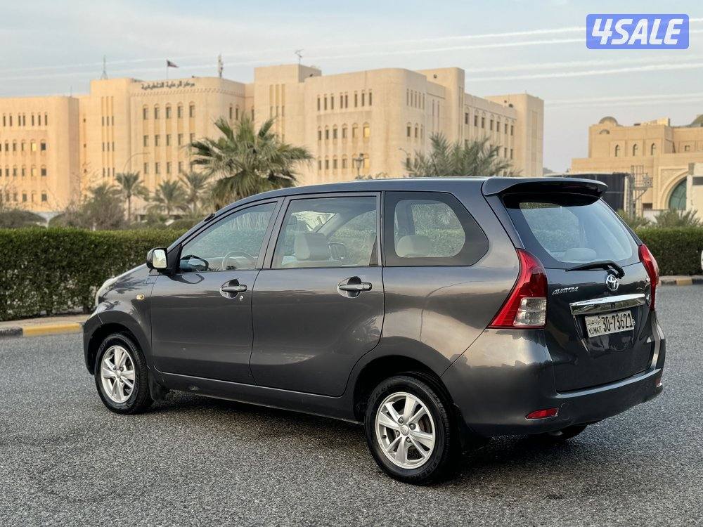 تويوتا افانزا موديل 2015 بحاله ممتازه جدا8