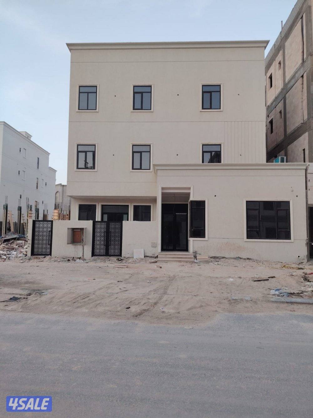 للبيع بيت في المطلاع – N12 | قطعة 3
: مدخل ومخرج من الجهة الغربي3