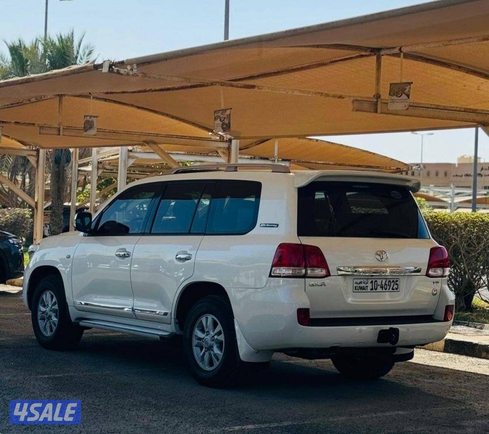 لاندكروزر 2011 صبغ الوكاله ماعدا قطعه ماشي 380 الف4