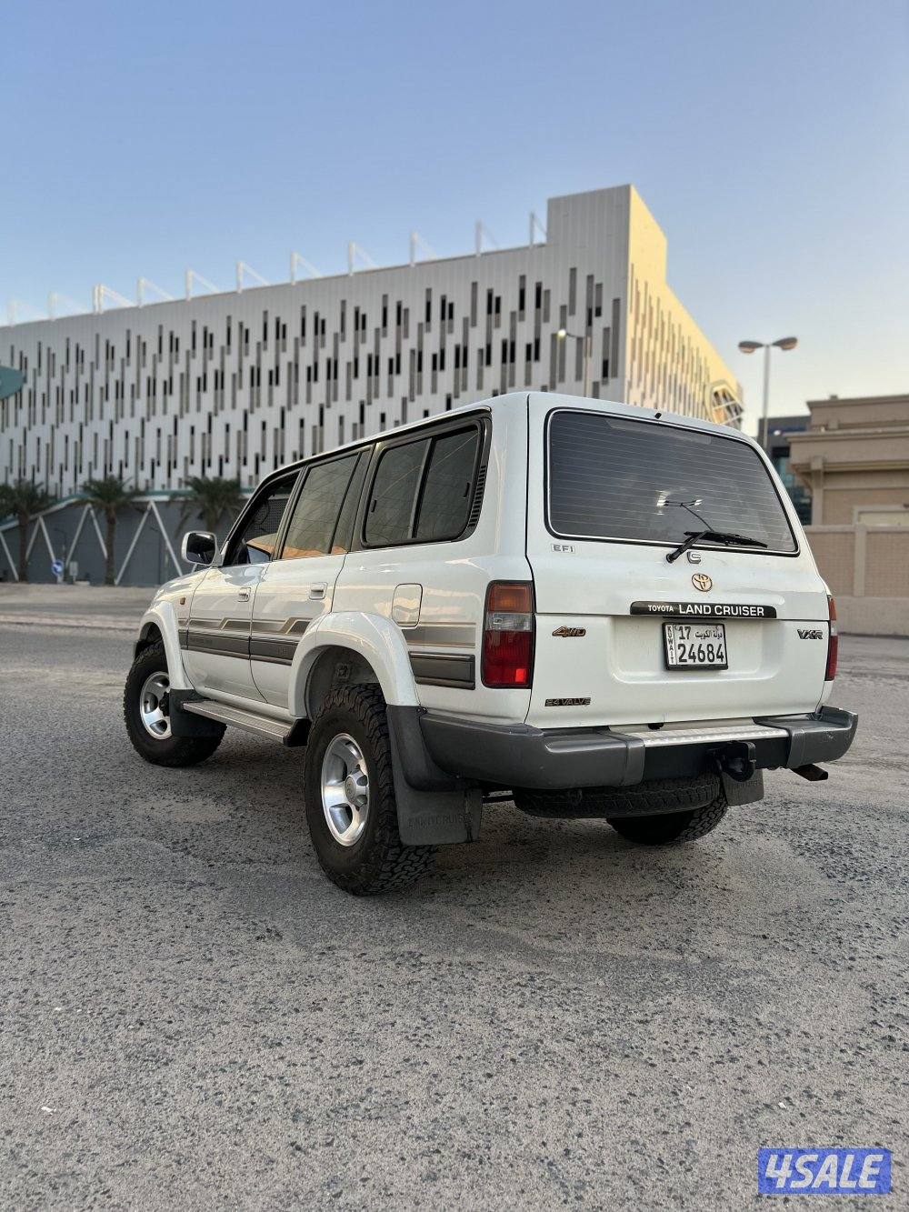 لاند كروزر vxr 1997 قير عادي وارد قطر 228km ابيض5