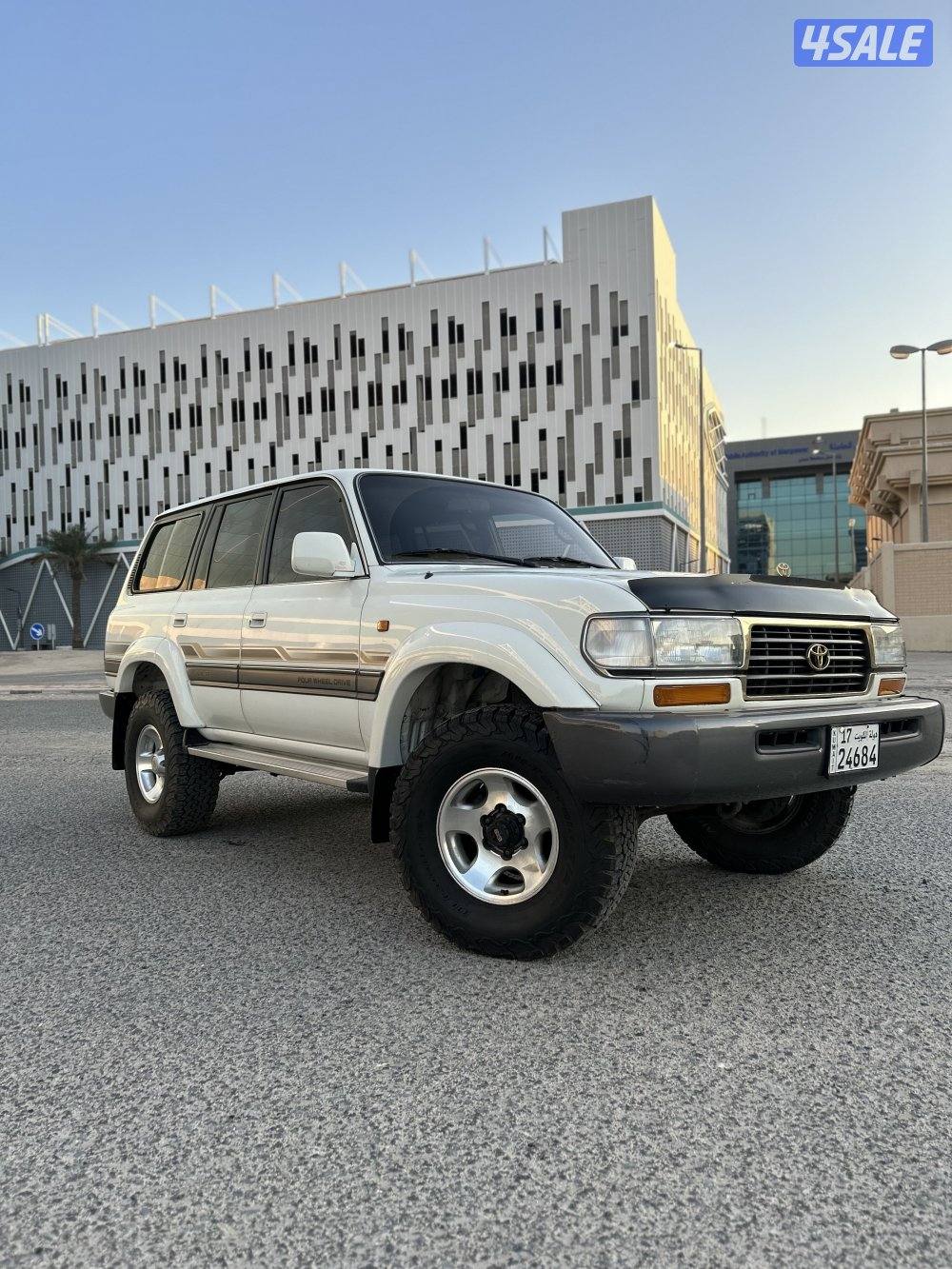 لاند كروزر vxr 1997 قير عادي وارد قطر 228km ابيض7