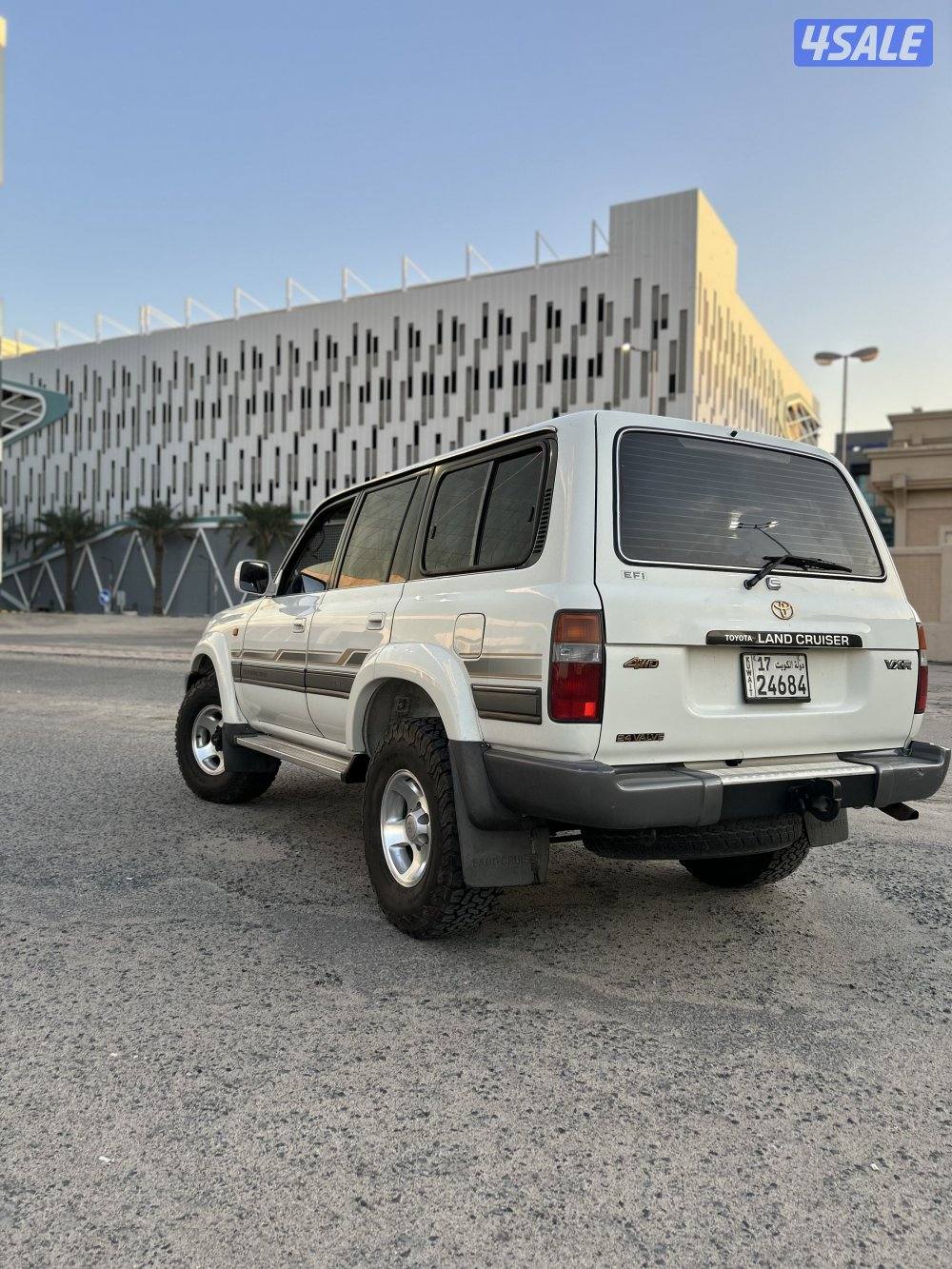 لاند كروزر vxr 1997 قير عادي وارد قطر 228km ابيض8