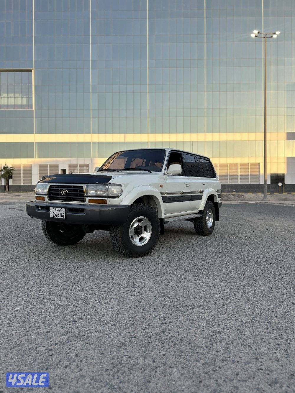 لاند كروزر vxr 1997 قير عادي وارد قطر 228km ابيض0