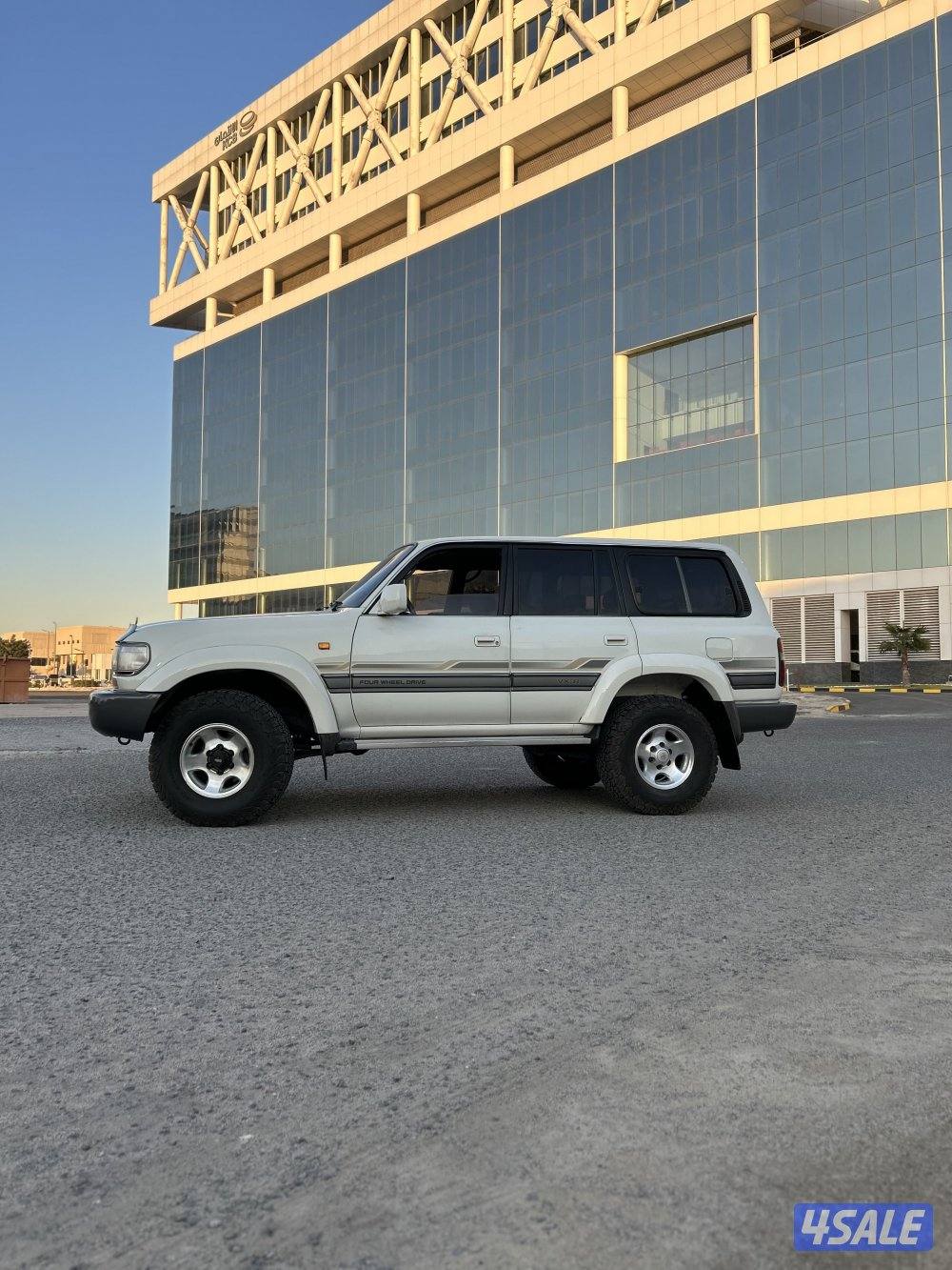 لاند كروزر vxr 1997 قير عادي وارد قطر 228km ابيض9