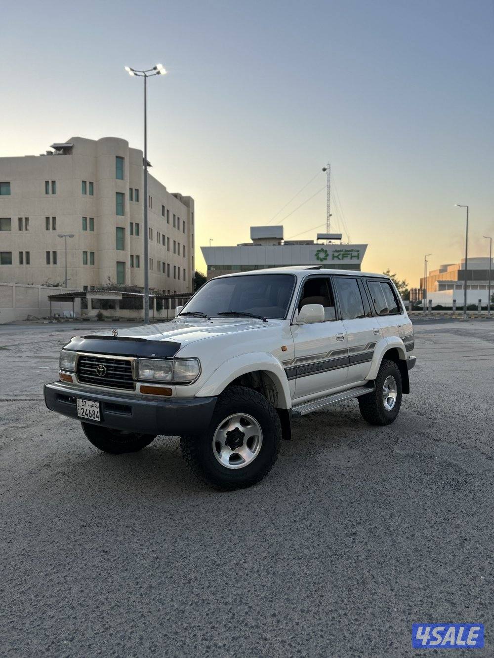 لاند كروزر vxr 1997 قير عادي وارد قطر 228km ابيض10