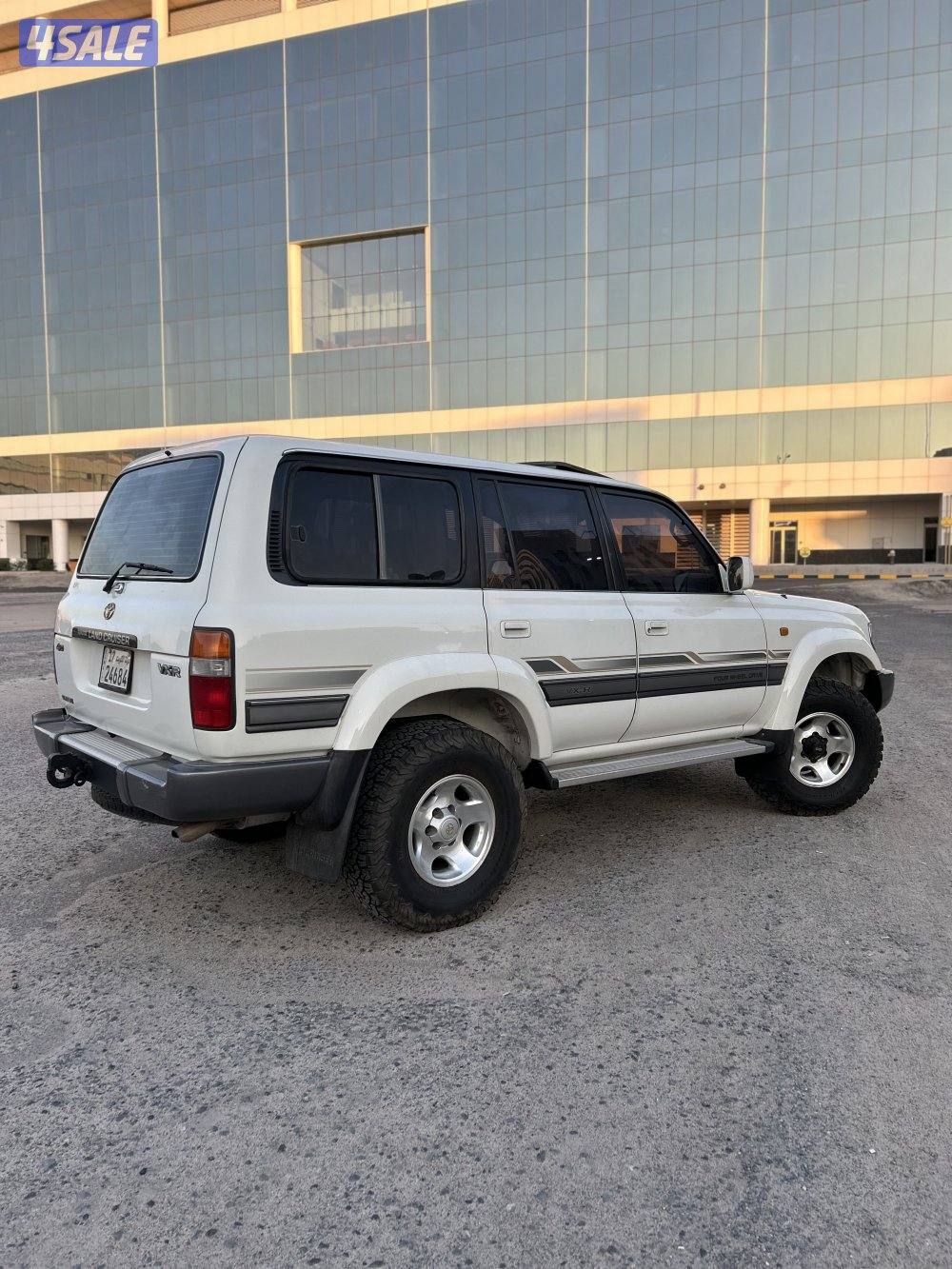 لاند كروزر vxr 1997 قير عادي وارد قطر 228km ابيض11