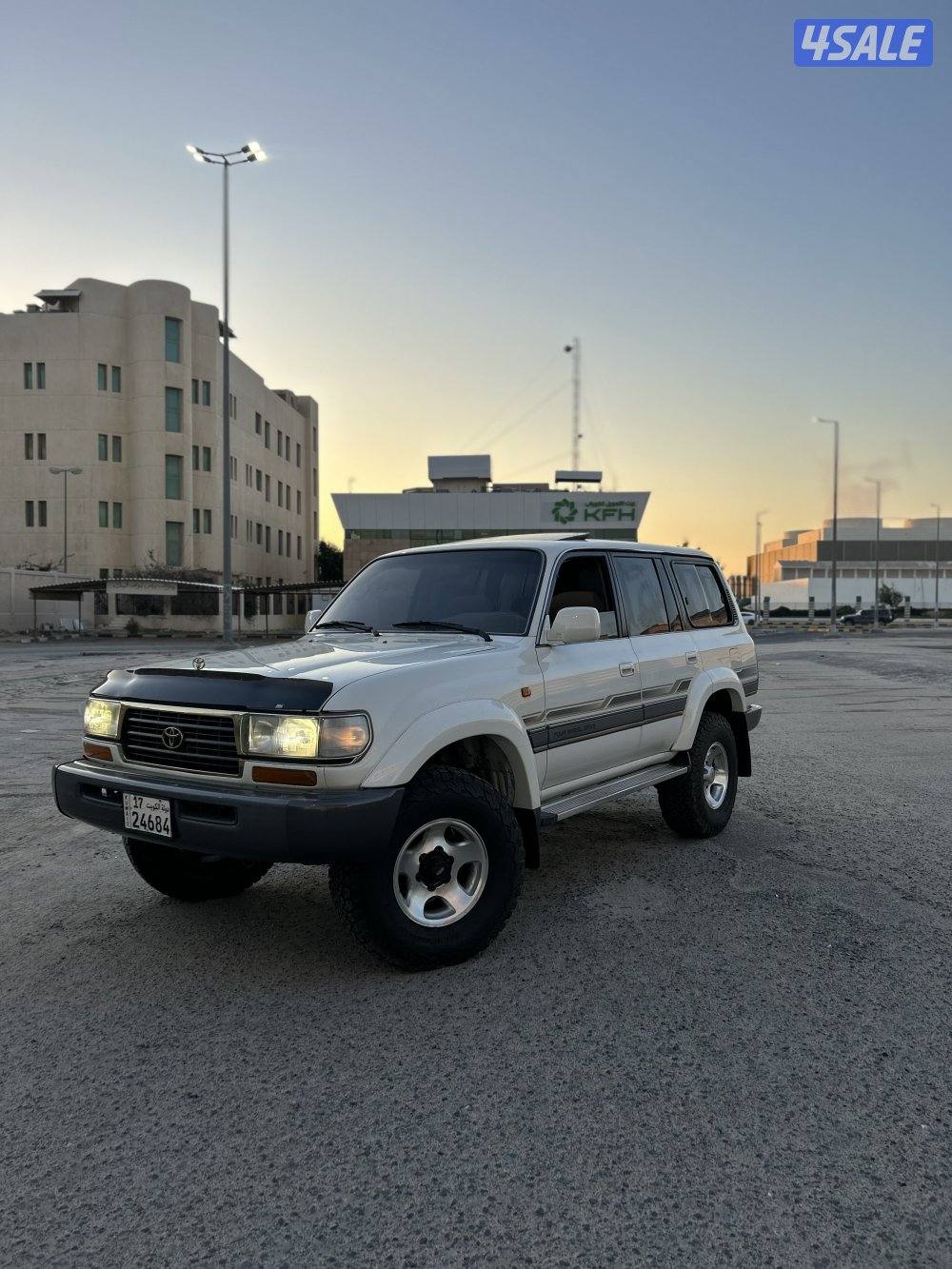 لاند كروزر vxr 1997 قير عادي وارد قطر 228km ابيض13