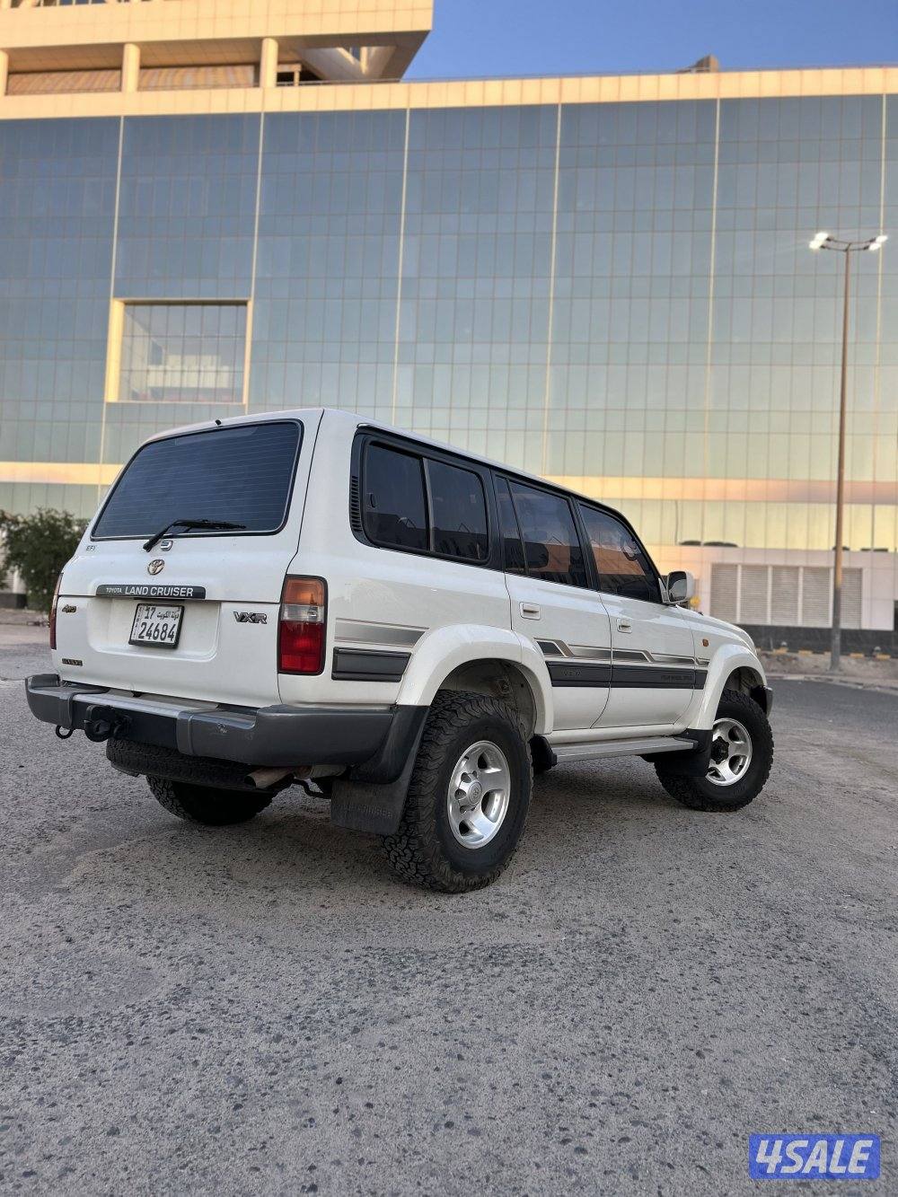 لاند كروزر vxr 1997 قير عادي وارد قطر 228km ابيض15