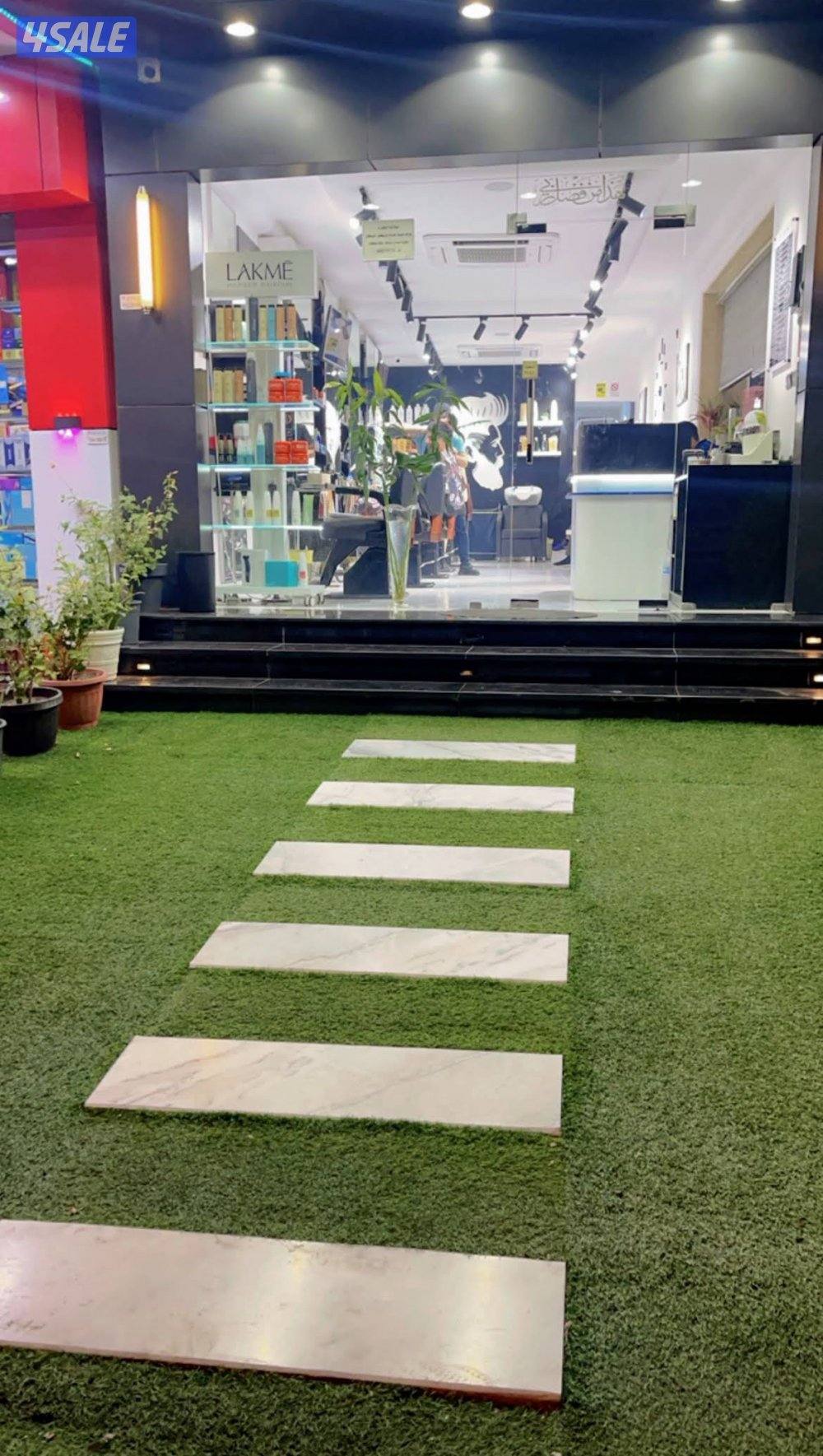 صالون رجالي موقع مميز مواقف سيارات ومنطقة حيوية1