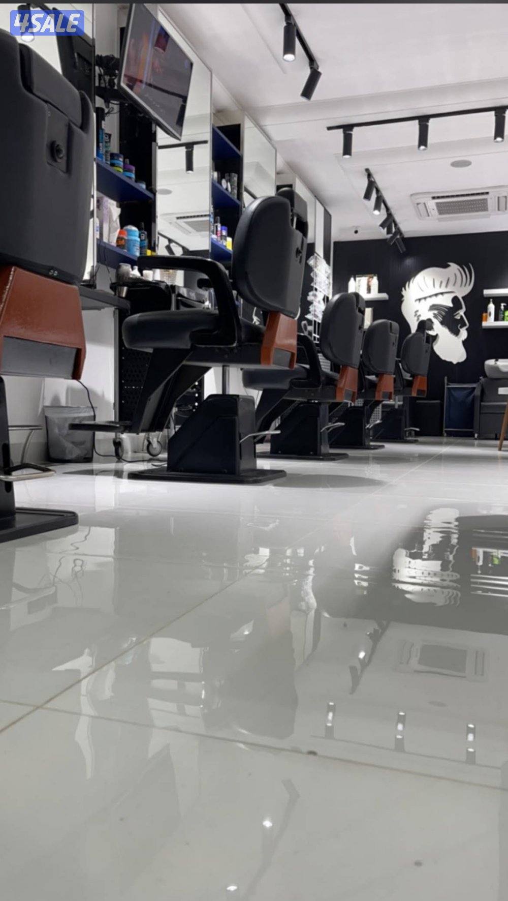 صالون رجالي موقع مميز مواقف سيارات ومنطقة حيوية3