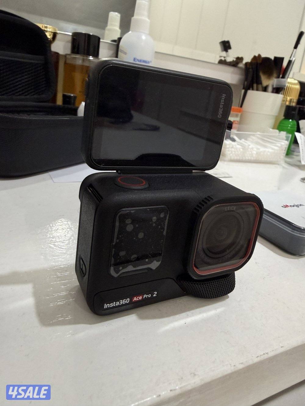 Insta360 ace pro 2 نضيفه استعمال مرتين فقط عليها حمايه على الشاشات0