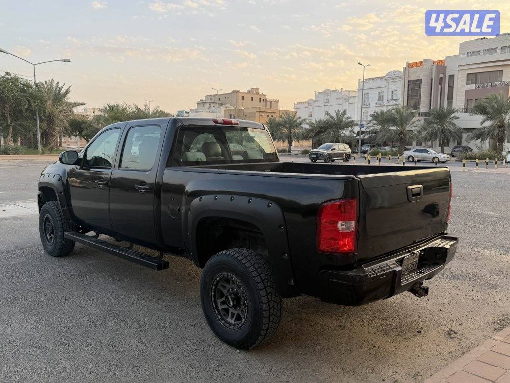 للبيع وانيت سلفرادو HD 2010 ماشي 289الف شرط الفحص قير مكينه شاصي2