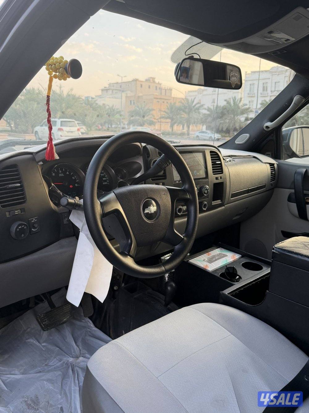 للبيع وانيت سلفرادو HD 2010 ماشي 289الف شرط الفحص قير مكينه شاصي4