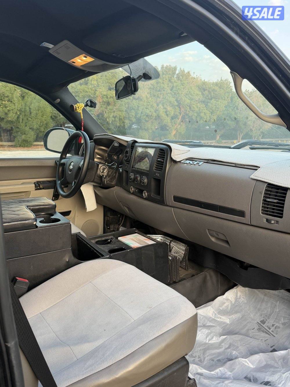 للبيع وانيت سلفرادو HD 2010 ماشي 289الف شرط الفحص قير مكينه شاصي5