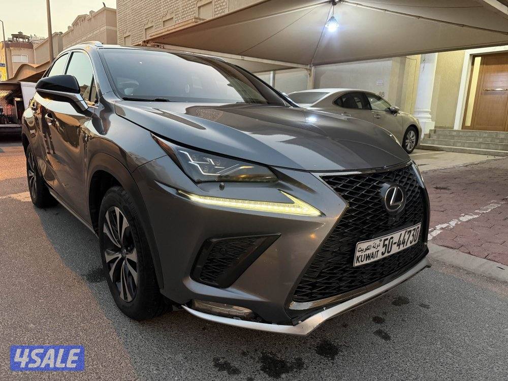 للبيع لكزس مالك الاول NX300 موديل 20183