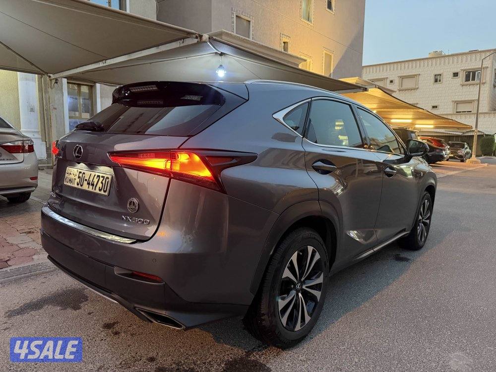 للبيع لكزس مالك الاول NX300 موديل 20185