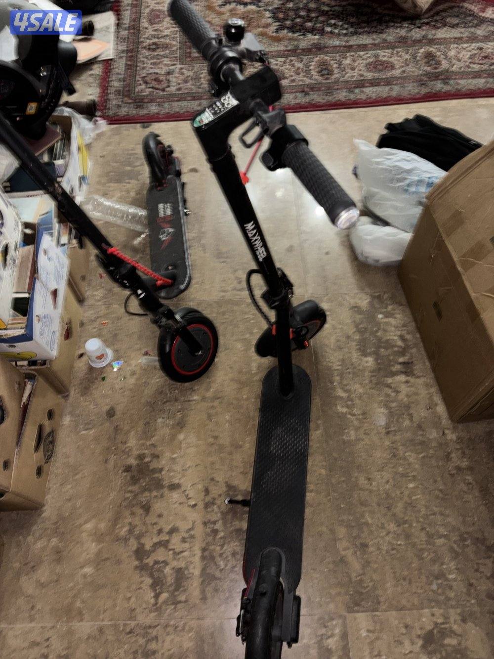 سكوتر كهربائي بطاريته خربانه و الشاشه مكسوره و ما في بريك تصليحه ب 201