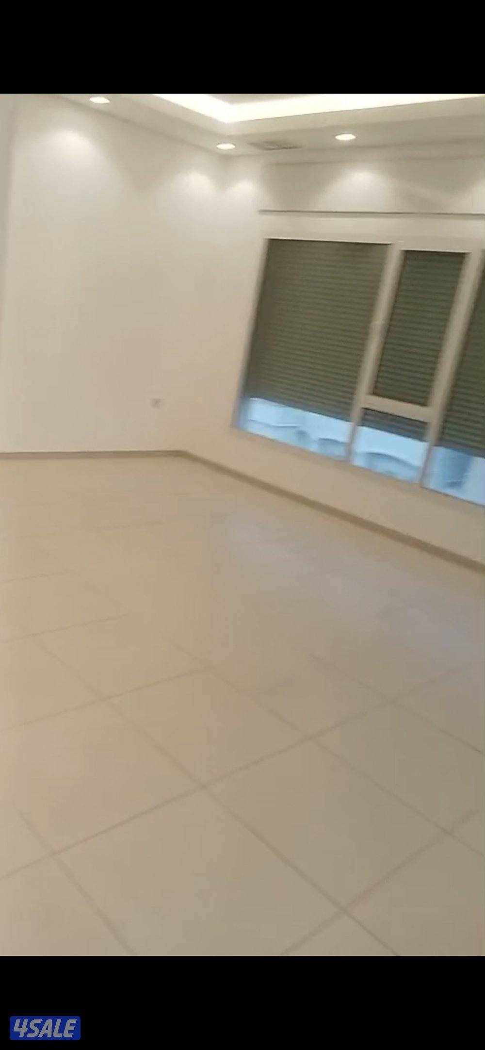 للايجار شقه في غرناطه ق ٢ من ثلاث غ ماستر وصاله وغ ع دور ثاني مصعد0