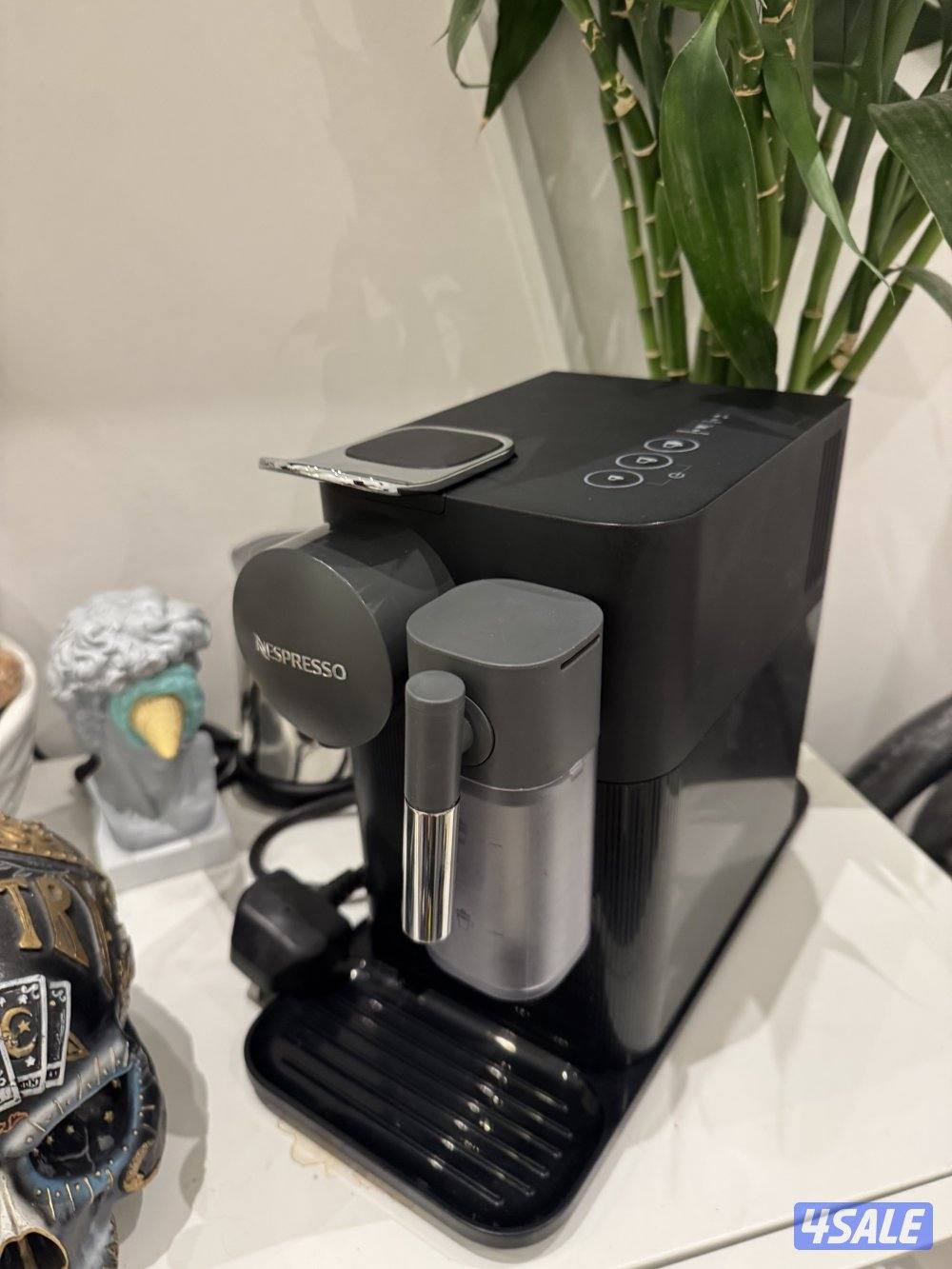 للبيع مكاين نسبرسو  مختلفه ونضيفه0