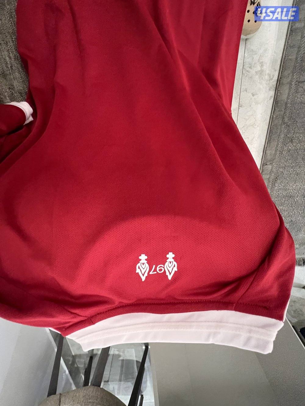 لبس ليفربول اصلي من اديداس و جديد و مقاس L0