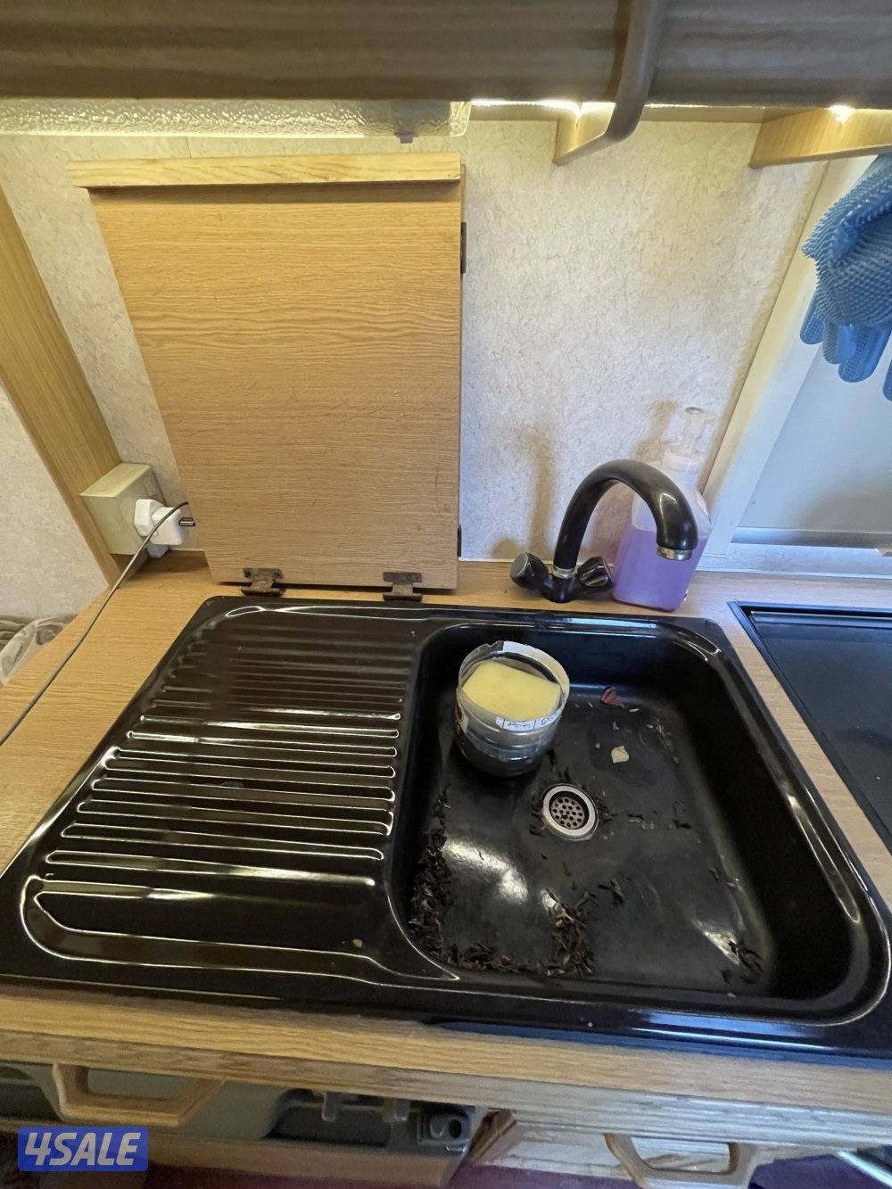 كرفان بريطاني كامل وجاهز2