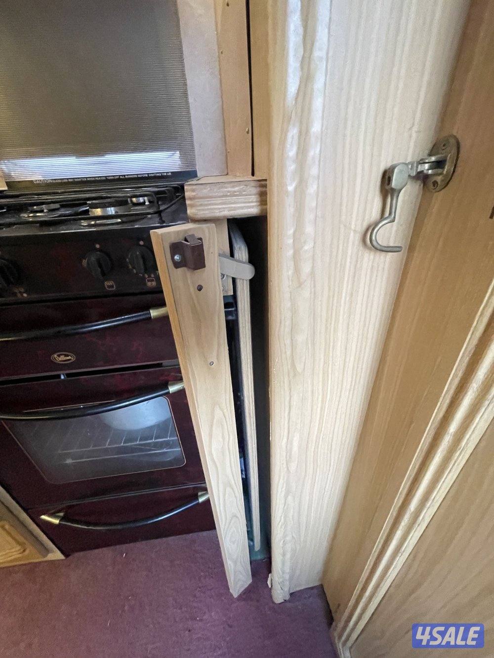 كرفان بريطاني كامل وجاهز6