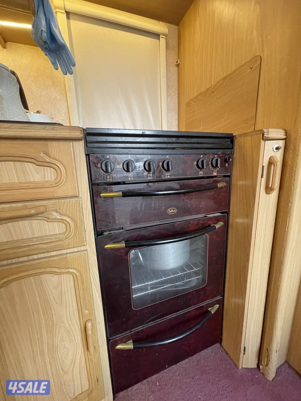 كرفان بريطاني كامل وجاهز8