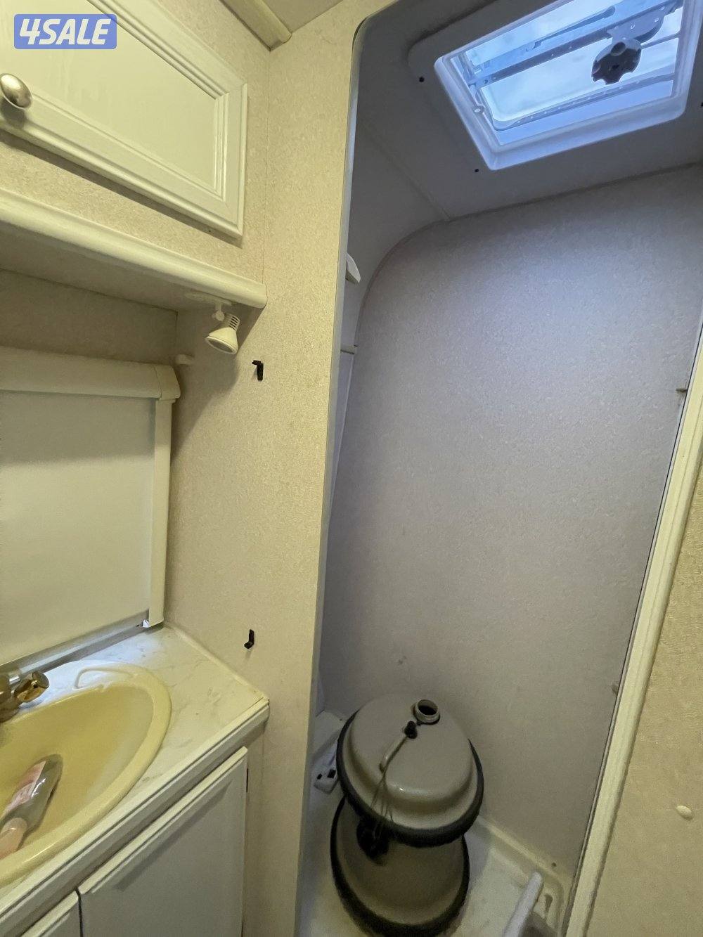 كرفان بريطاني كامل وجاهز11