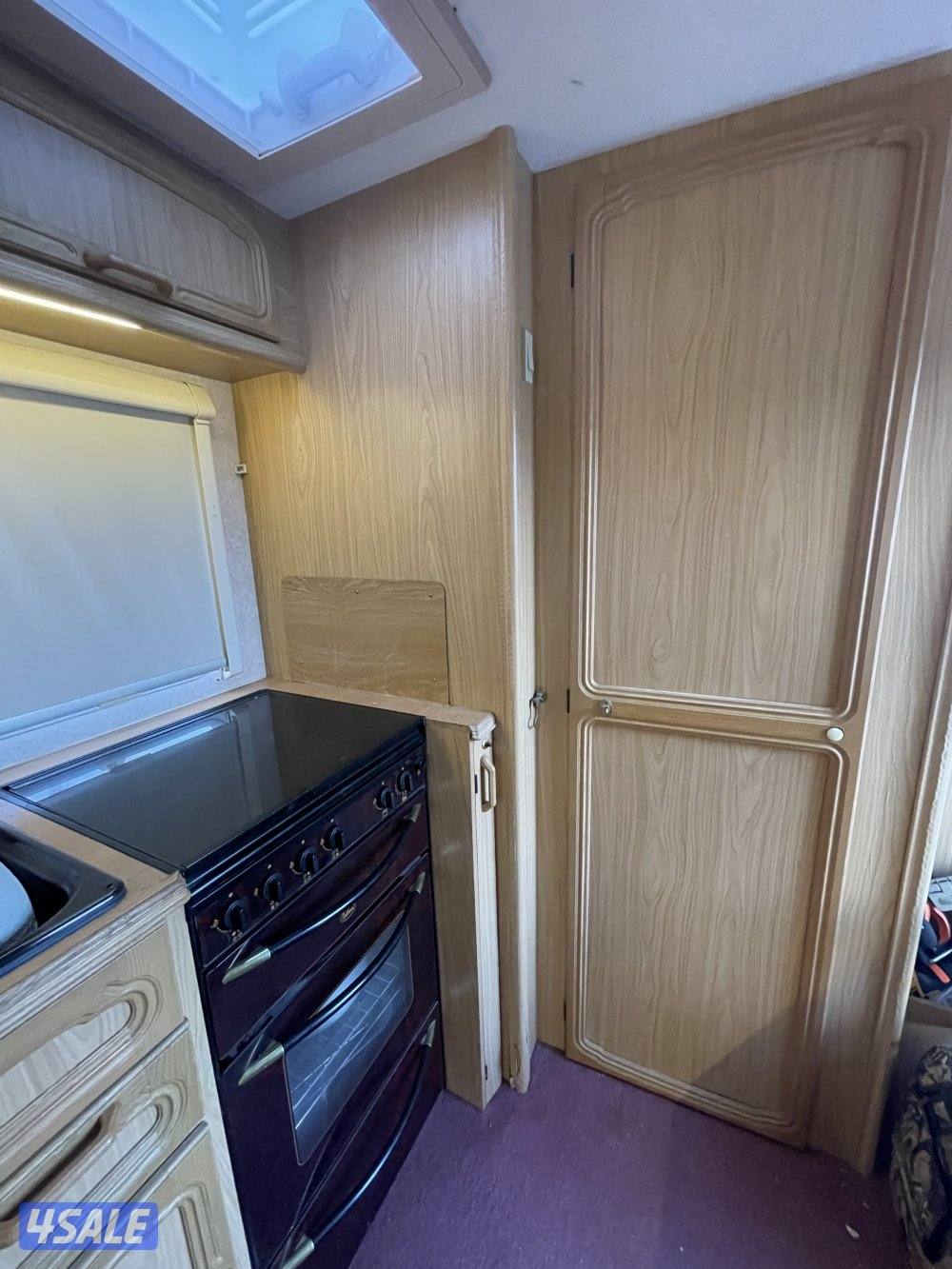 كرفان بريطاني كامل وجاهز13