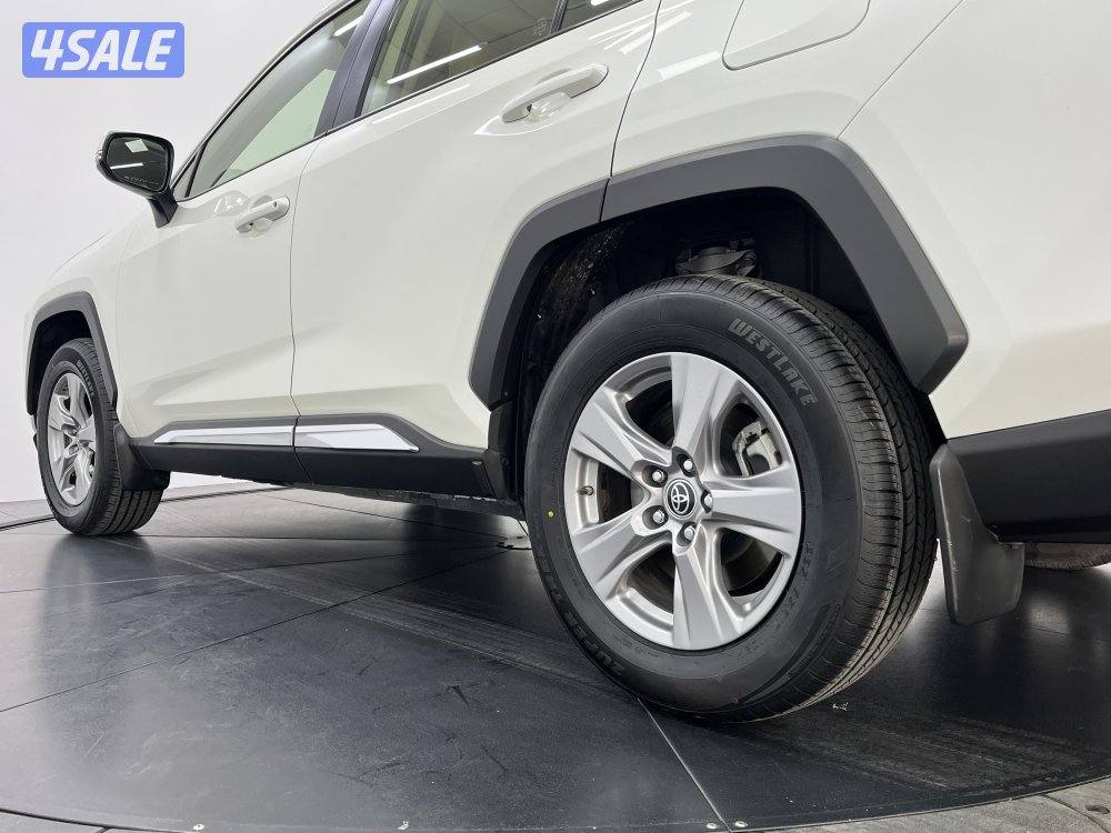 TOYOTA RAV401 4X2 STANDARD OPTION9