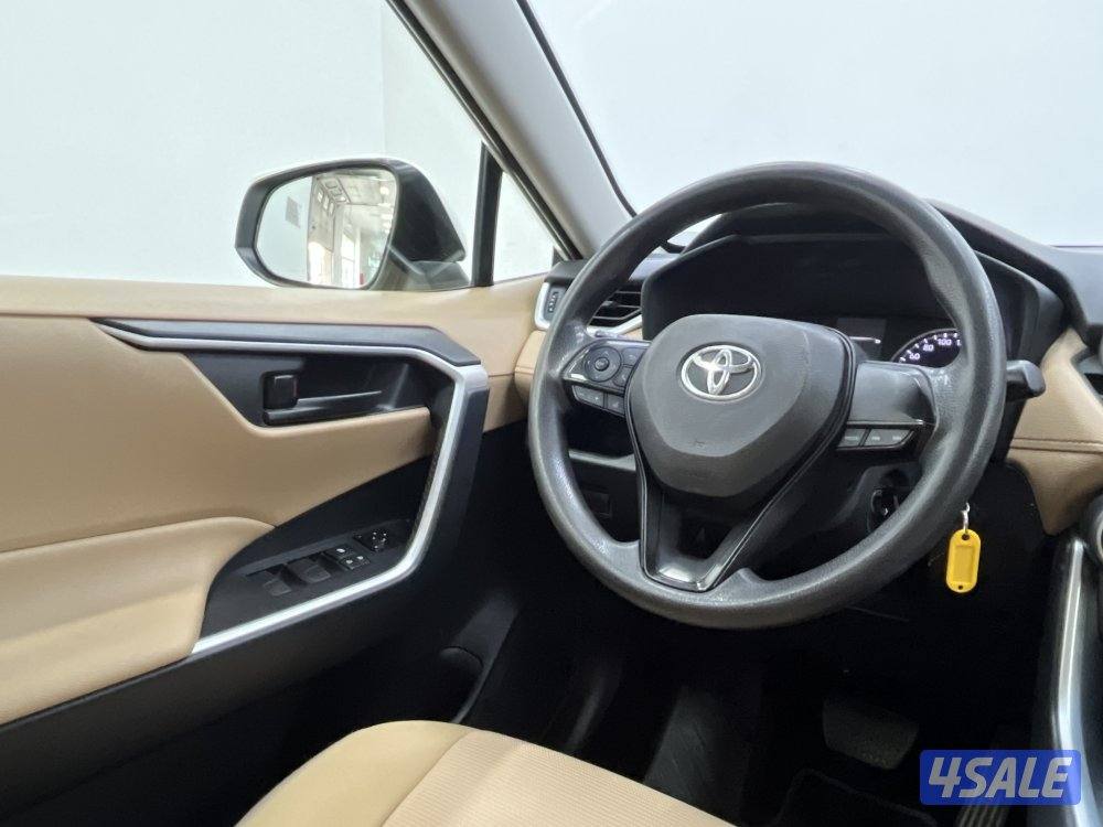 TOYOTA RAV401 4X2 STANDARD OPTION12