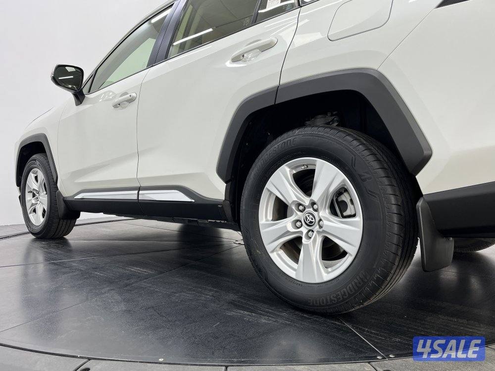 TOYOTA RAV401 4X2 STANDARD OPTION9