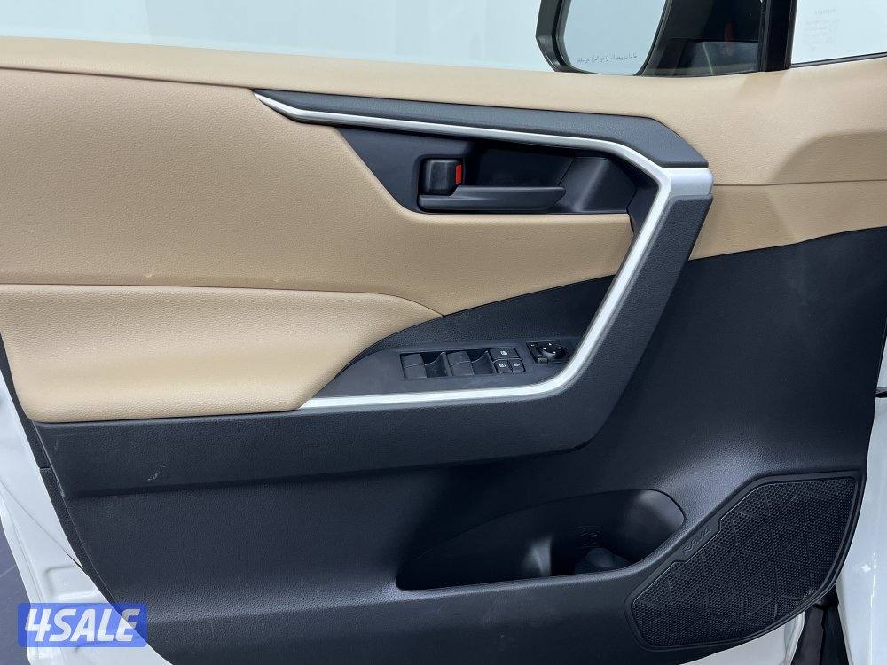 TOYOTA RAV401 4X2 STANDARD OPTION10