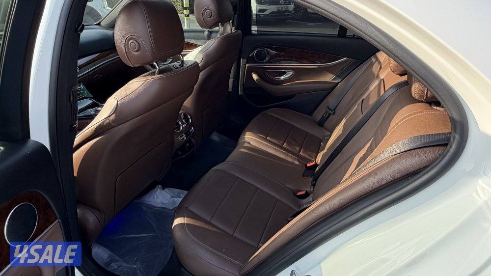 للبيع E200 ممشى 77,000 km8