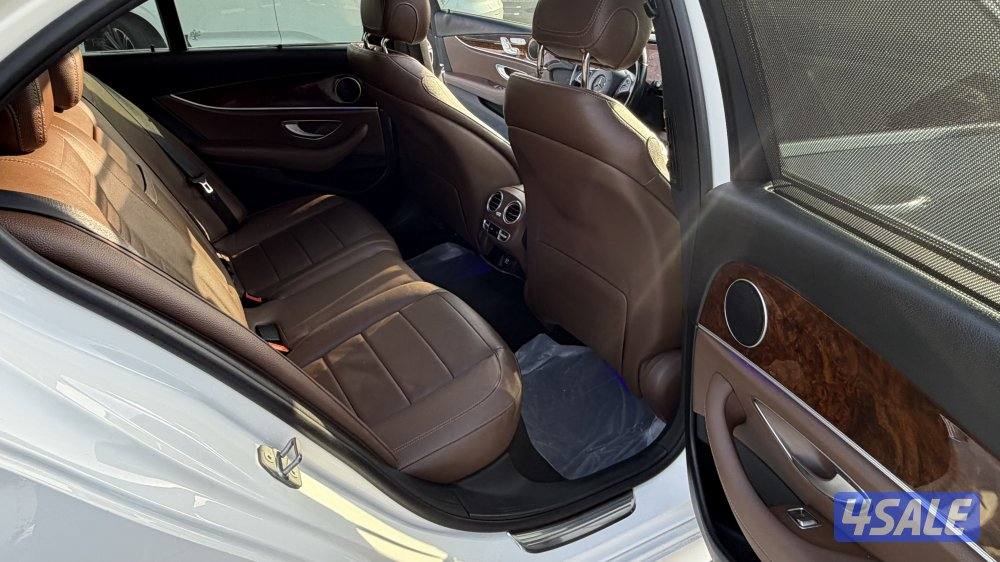 للبيع E200 ممشى 77,000 km9