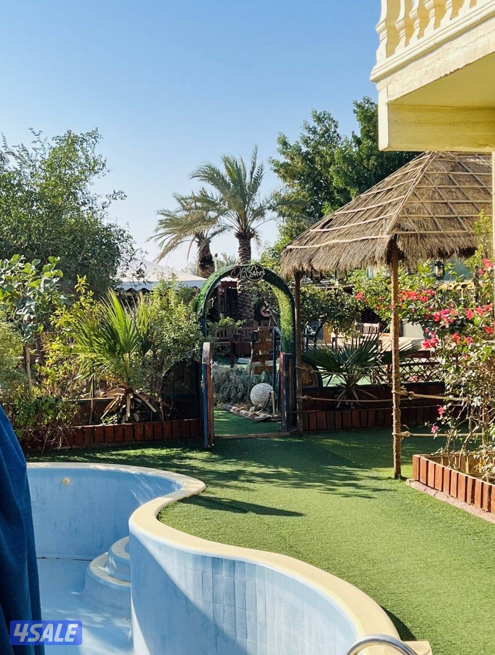 إستراحه ⚡️vip⚡️ثاني بلوك على شارع الخدمات المثلث الذهبي على قطعتين ٨ و٤0