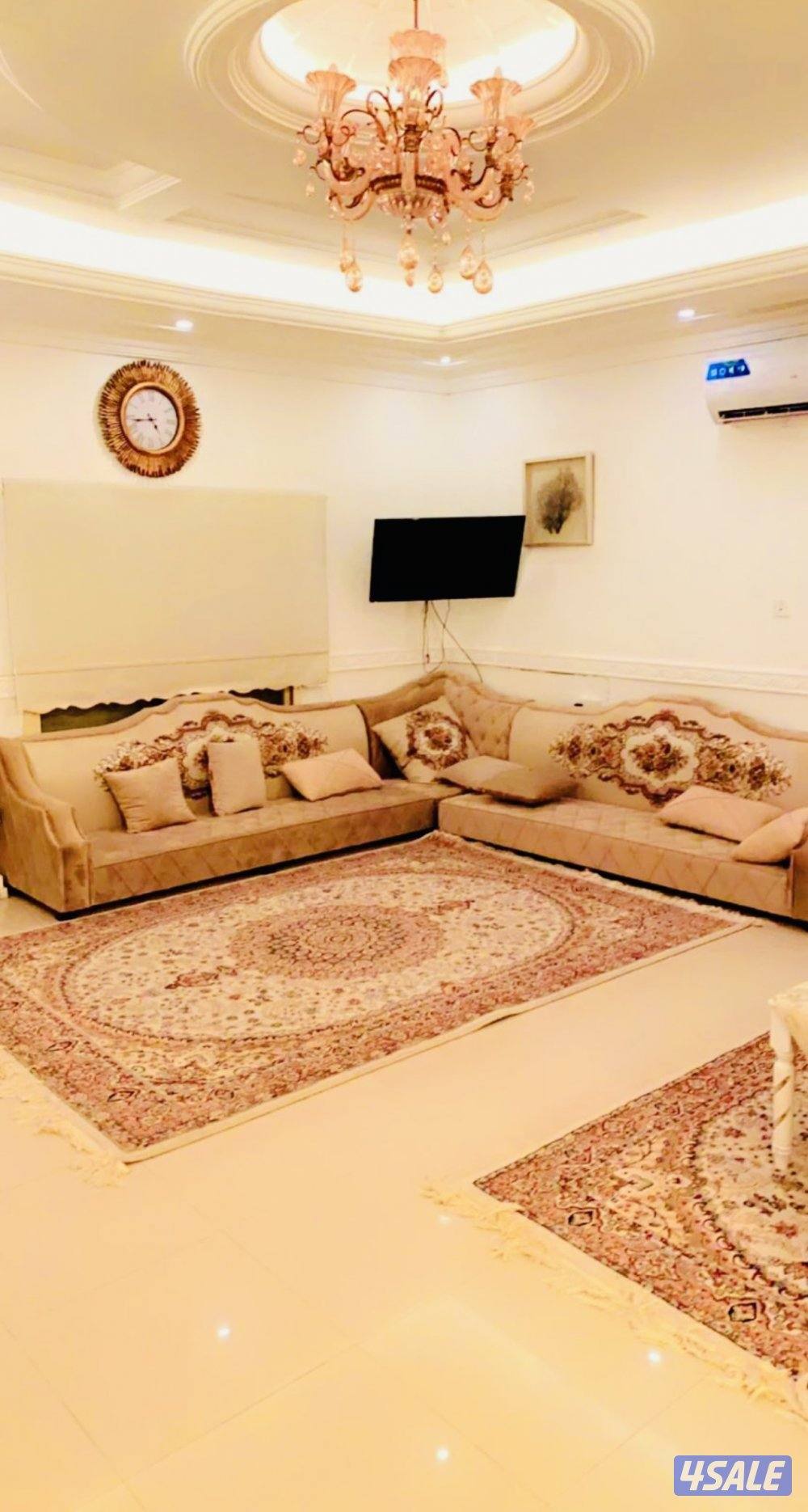 إستراحه ⚡️vip⚡️ثاني بلوك على شارع الخدمات المثلث الذهبي على قطعتين ٨ و٤12