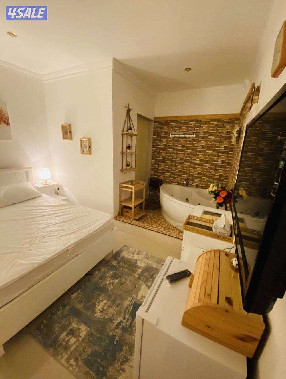 إستراحه ⚡️vip⚡️ثاني بلوك على شارع الخدمات المثلث الذهبي على قطعتين ٨ و٤9