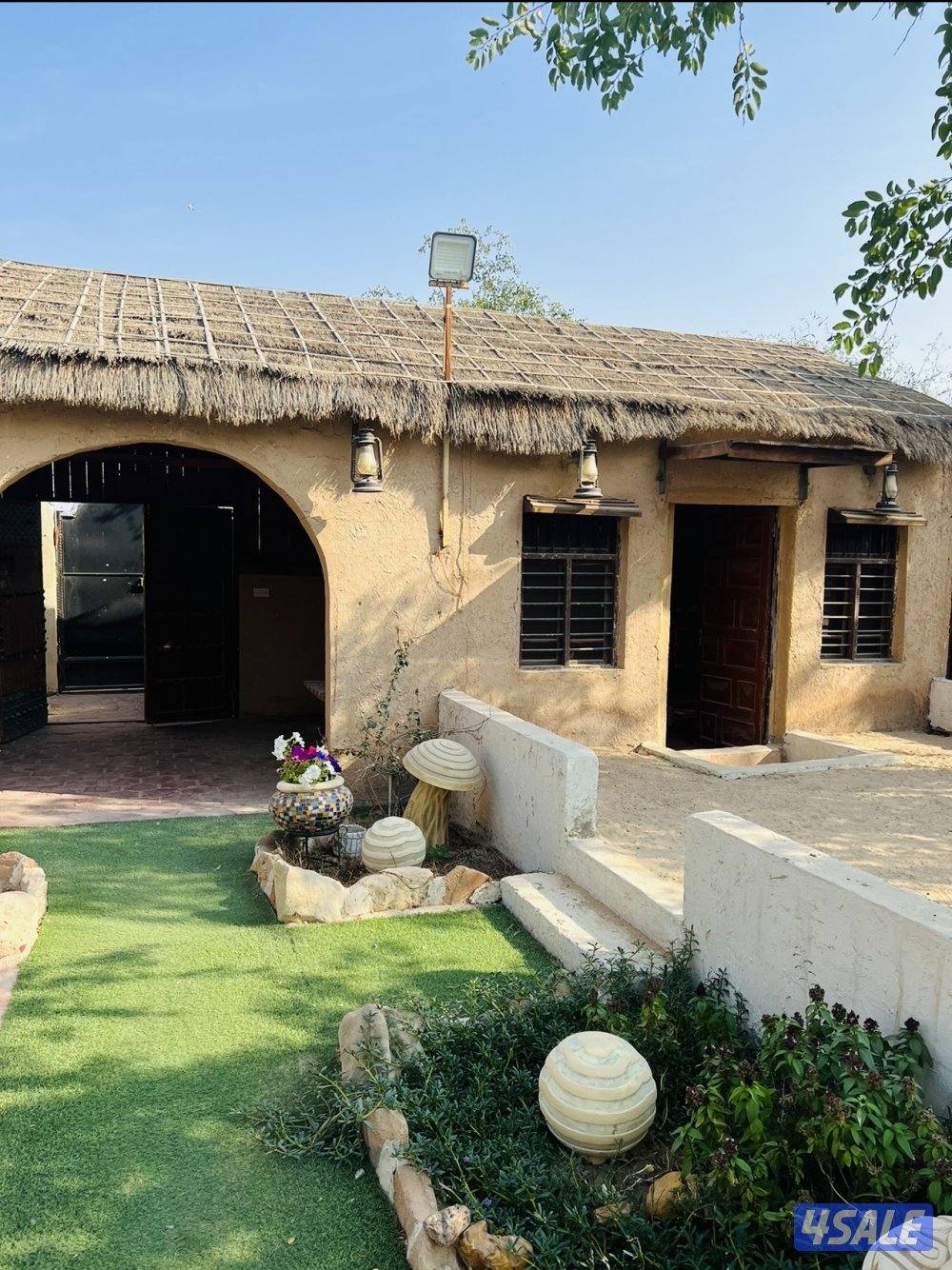 إستراحه ⚡️vip⚡️ثاني بلوك على شارع الخدمات المثلث الذهبي على قطعتين ٨ و٤8