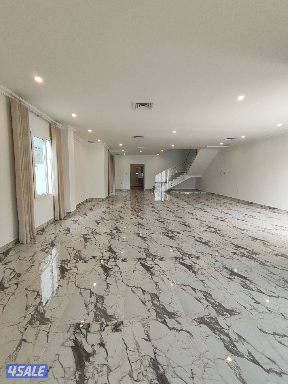 للاجار فيلا مع حوش حديقه تشطيب الترا ديلوكس في البدع1