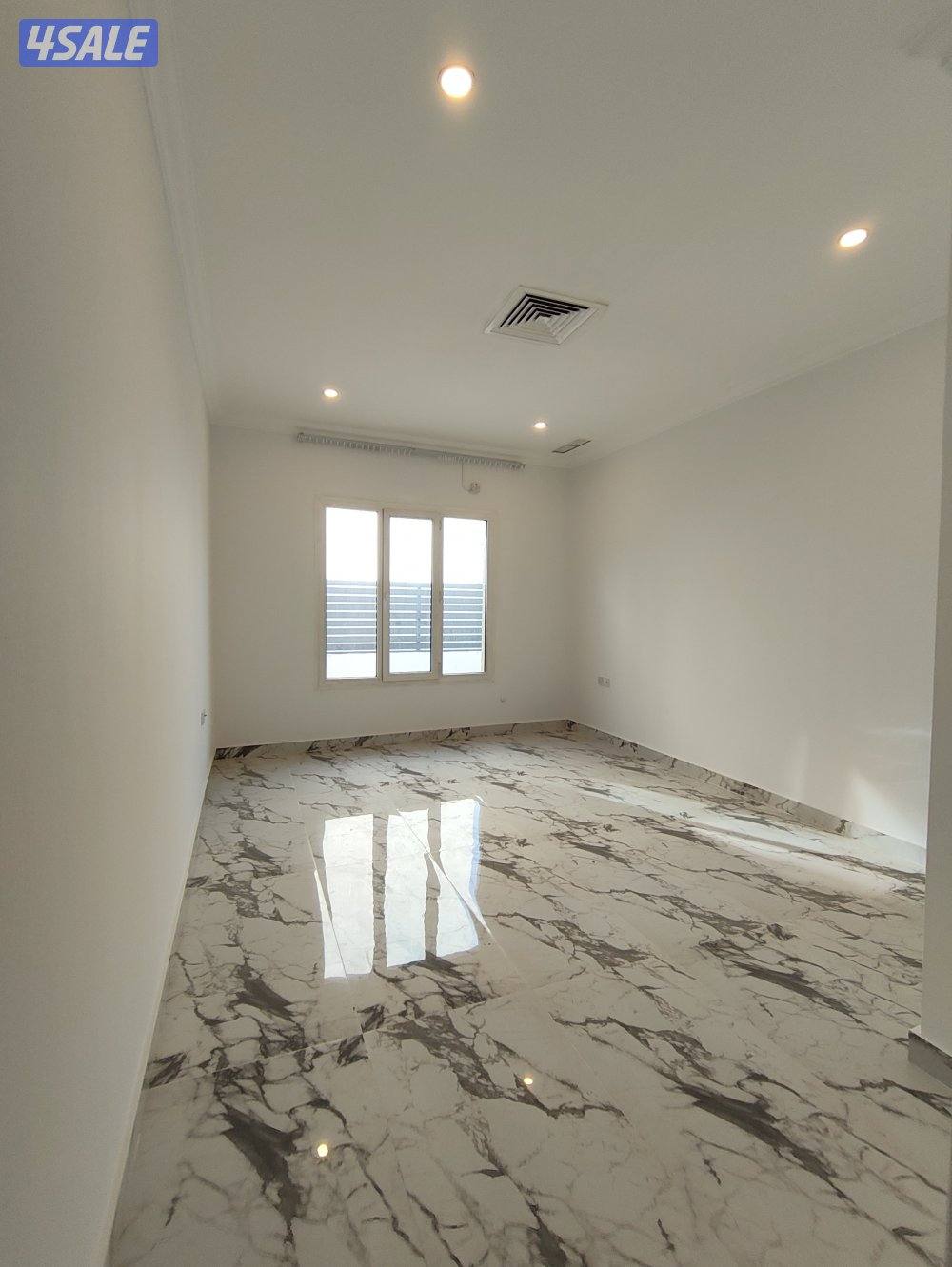 للاجار فيلا مع حوش حديقه تشطيب الترا ديلوكس في البدع8