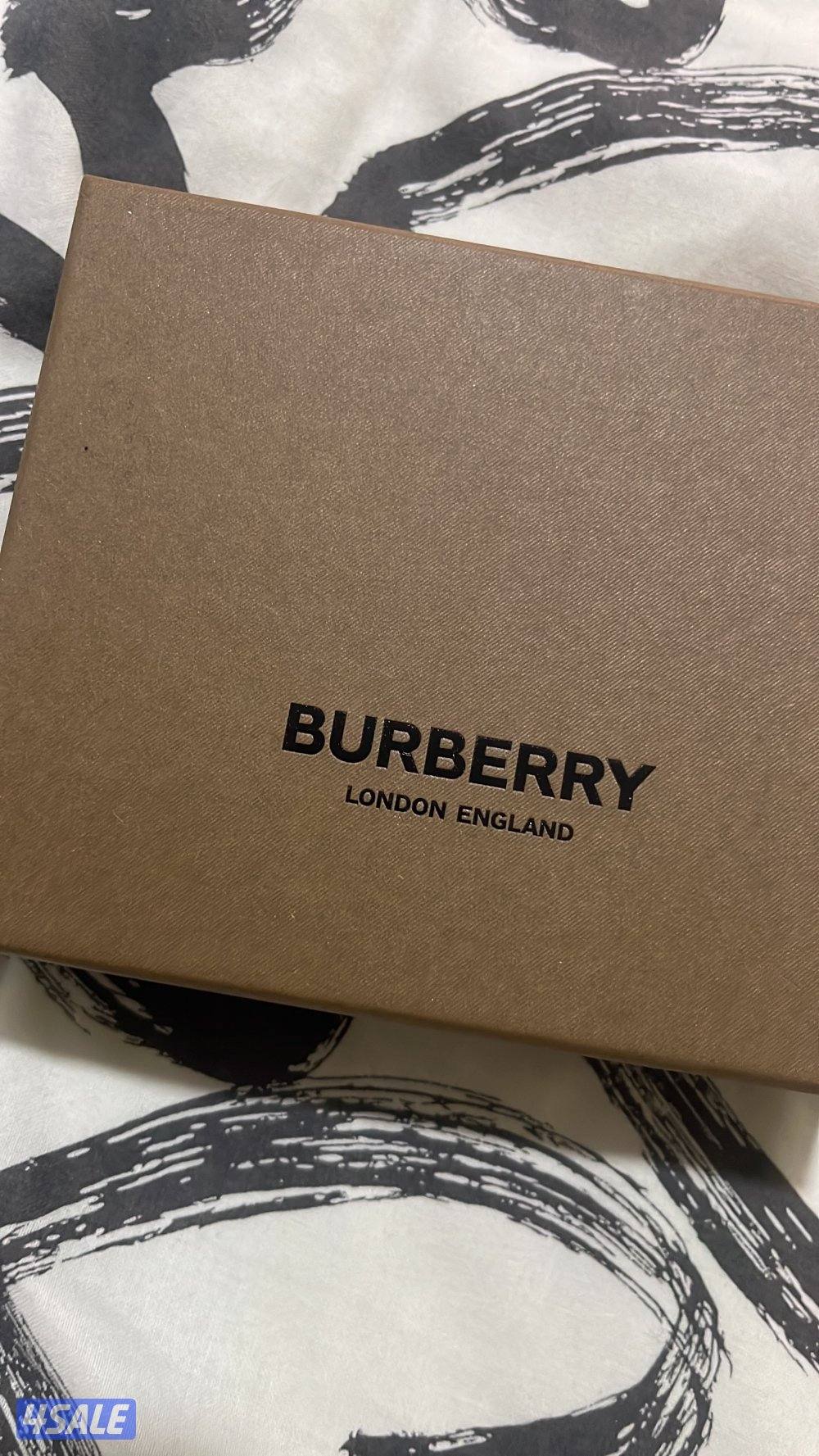 للبيع بوك بربري اصلي مع الفاتورة مالته من لندن جديد  لم يستخدم0