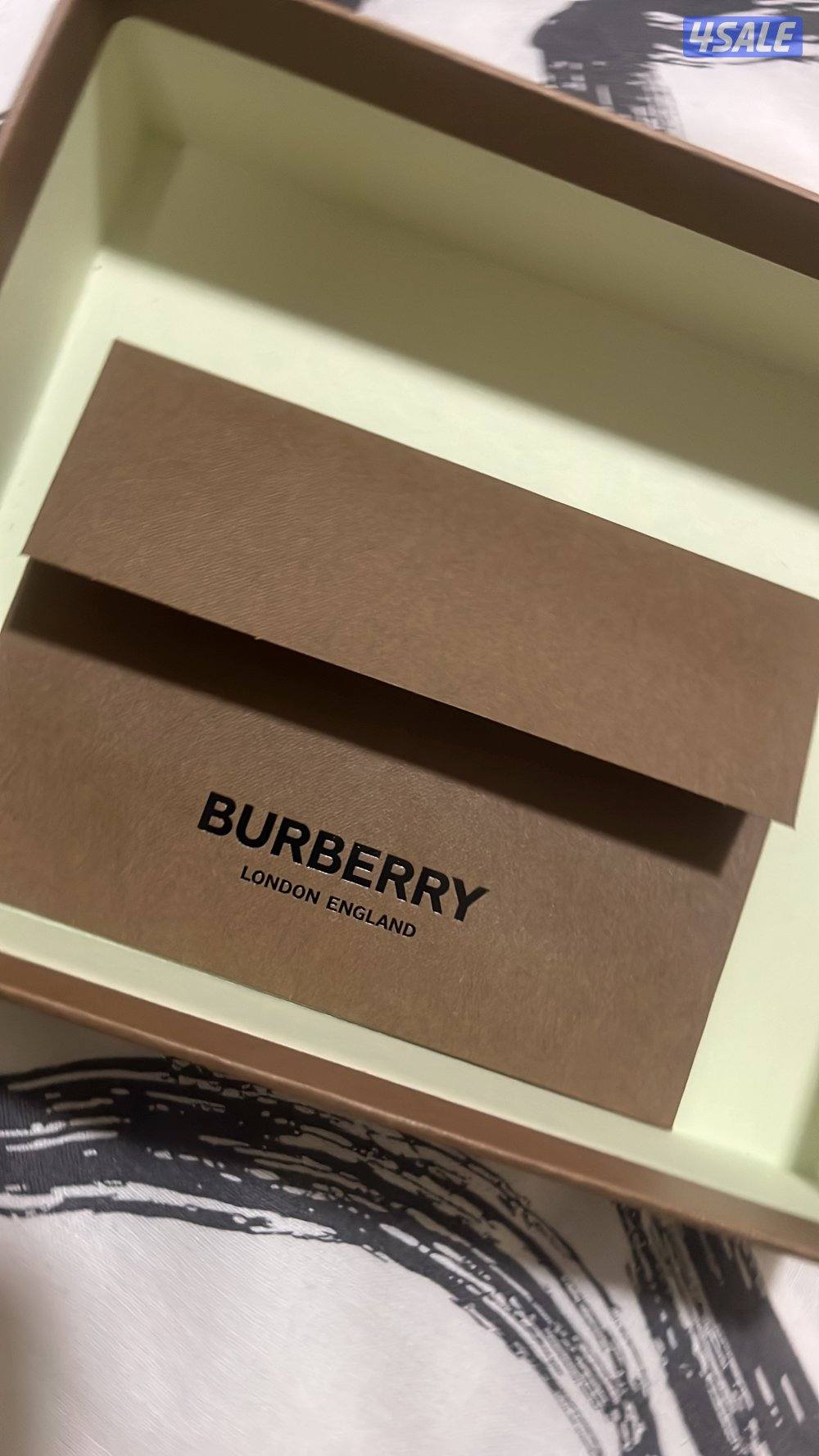 للبيع بوك بربري اصلي مع الفاتورة مالته من لندن جديد  لم يستخدم4