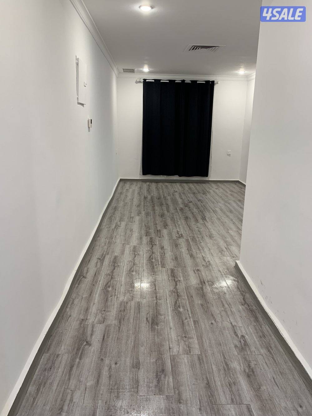 يوجد لدينا شقق الايجار غرفه وصاله ومطبخ وحمام تشطيب سوبر لوكس خلو فاضي8