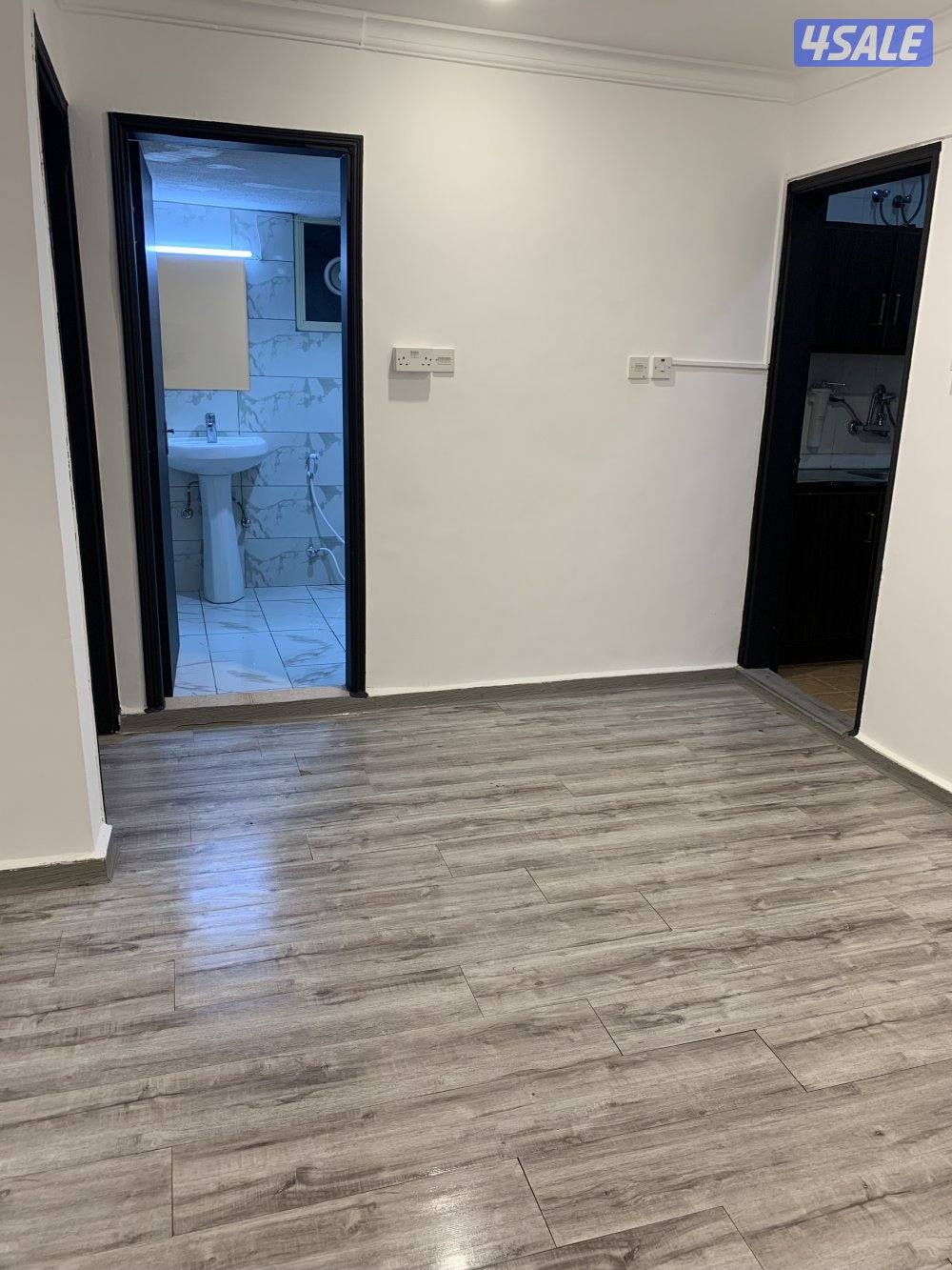 يوجد لدينا شقق الايجار غرفه وصاله ومطبخ وحمام تشطيب سوبر لوكس خلو فاضي9