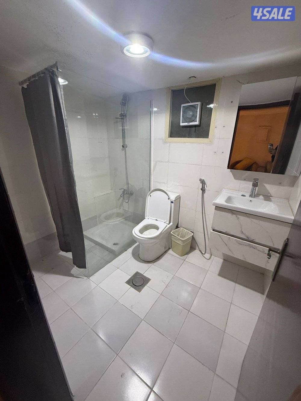 يوجد لدينا شقق الايجار غرفه وصاله ومطبخ وحمام تشطيب سوبر لوكس خلو فاضي15