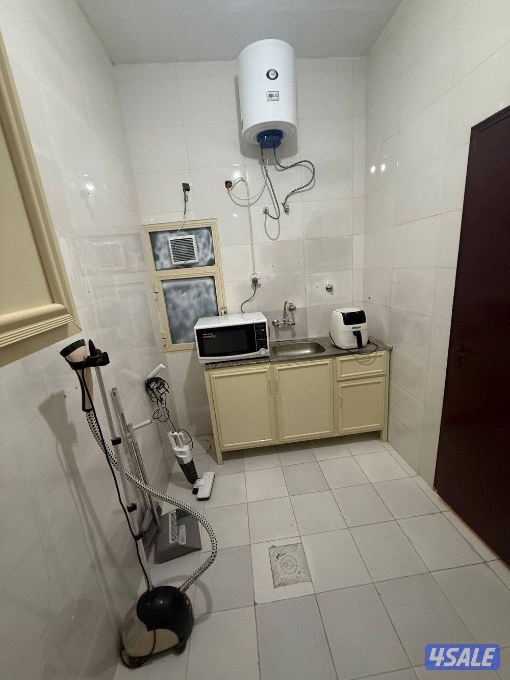 يوجد لدينا شقق الايجار غرفه وصاله ومطبخ وحمام تشطيب سوبر لوكس خلو فاضي14