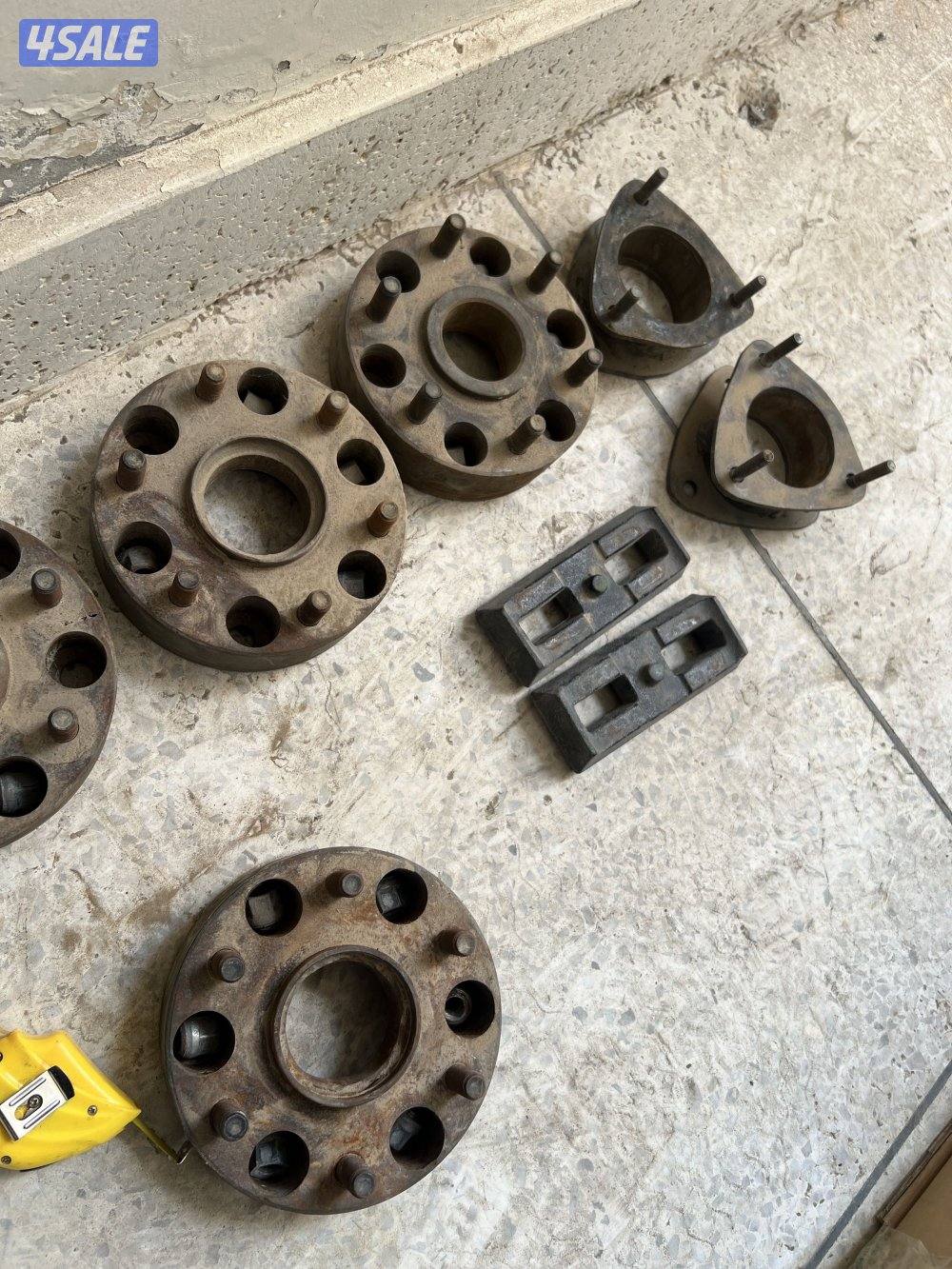 للبيع فلنجات  مع كعكات امامي  يركبون للسلفرادو 2007-20132