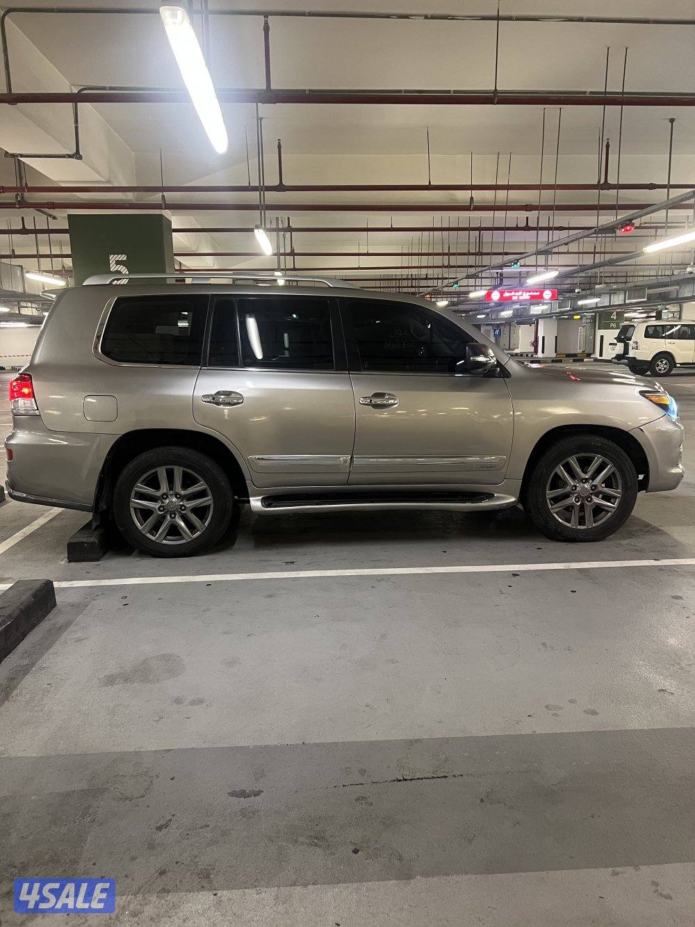 جيب لكزس Lx5701